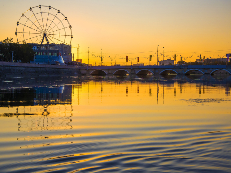 В Челябинске на реке Миасс снова зафиксировано маслянистое пятно