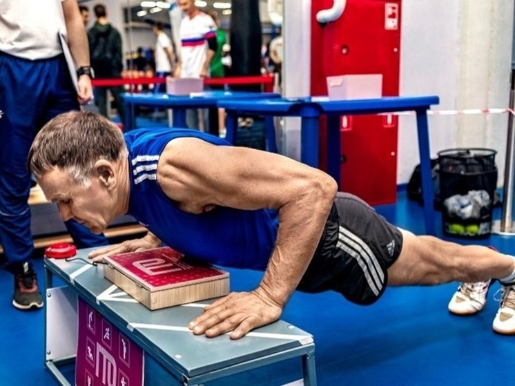 В 65 лет сильнее многих: знаменский ветеран установил новый рекорд ГТО по отжиманиям