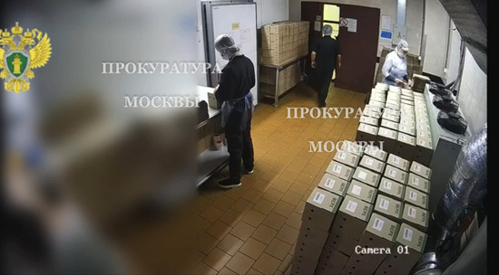 В Москве сотрудник коммерческой организации упал в шахту лифта с высоты четвёртого этажа