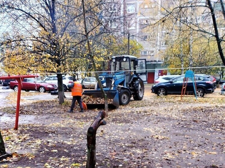 В Курске комиссия проверила 50 дворов МКД и нашла 8 нарушений правил содержания