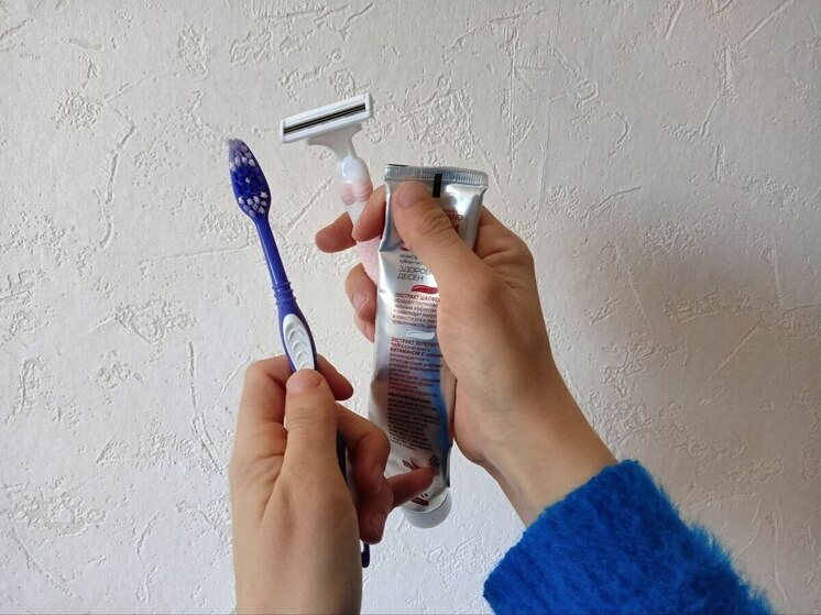 Петербуржцам строго-настрого запретили делиться предметами личной гигиены