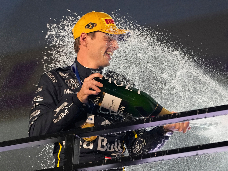 Макс Ферстаппен из команды «Ред Булл» в этот уикенд выиграл Гран-при Лас-Вегаса и вернулся в борьбу за титул чемпиона «Формулы-1» после неожиданной дисквалификации лидера чемпионата Ландо Норриса и его напарника Оскара Пиастри из гоночной конюшни «Макларен»