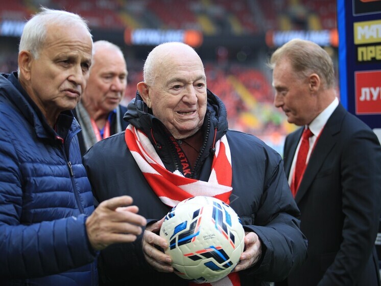 Заслуженный тренер России, бывший футболист московских %22Спартака%22 и %22Локомотива%22 Валерий Павлович Гладилин в беседе с %22МК-Спорт%22 выразил соболезнования в связи с уходом из жизни нашего футбольного патриарха Никиты Павловича Симоняна.