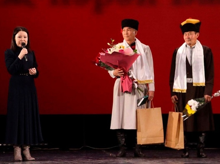 Жители Калмыкии удостоены звания «Народный джангарчи»