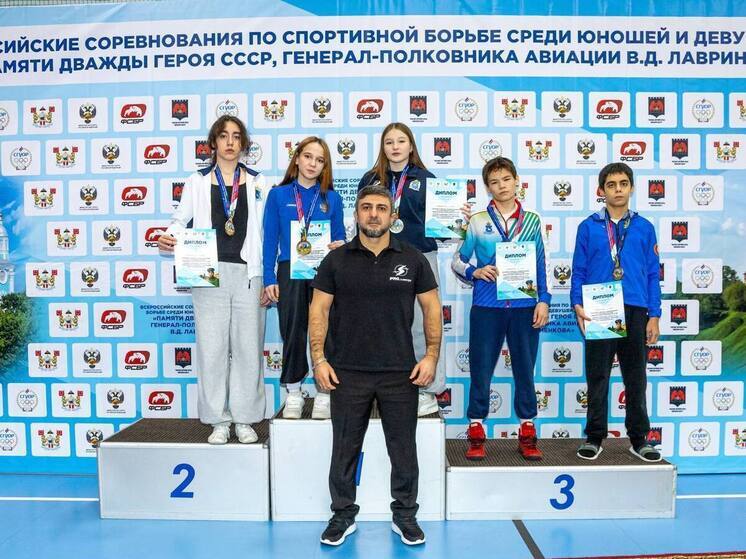 Ямальские борцы собрали восемь наград всероссийского уровня в Смоленске