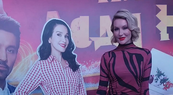 Наталия Орейро в виде картонной куклы: Таша Белая и другие гости вспомнили «Дикого ангела» на премьере