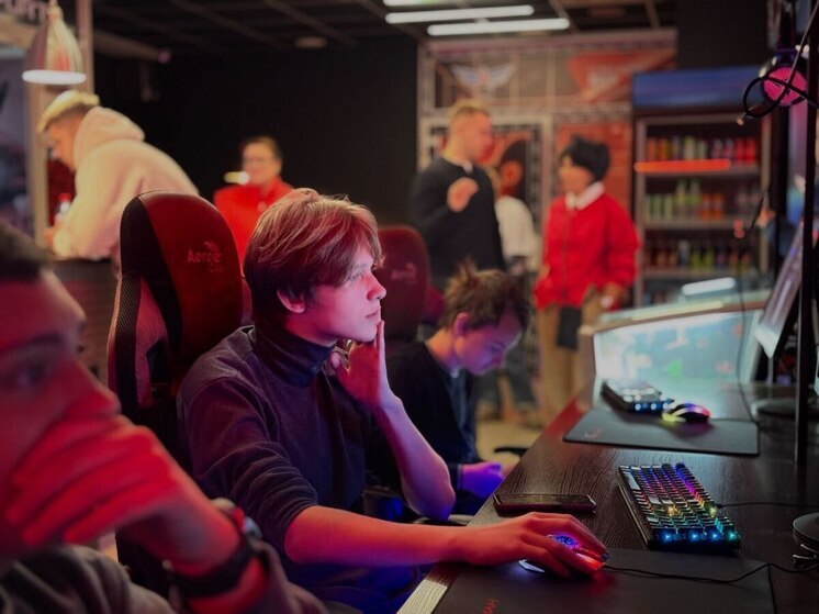 Школьники ДНР завоевали призы республиканского кибертурнира в поиске и танках​