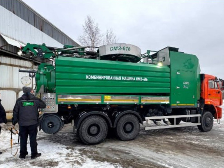 В Нижневартовске появилась уникальная каналопромывочная машина — первая в Югре