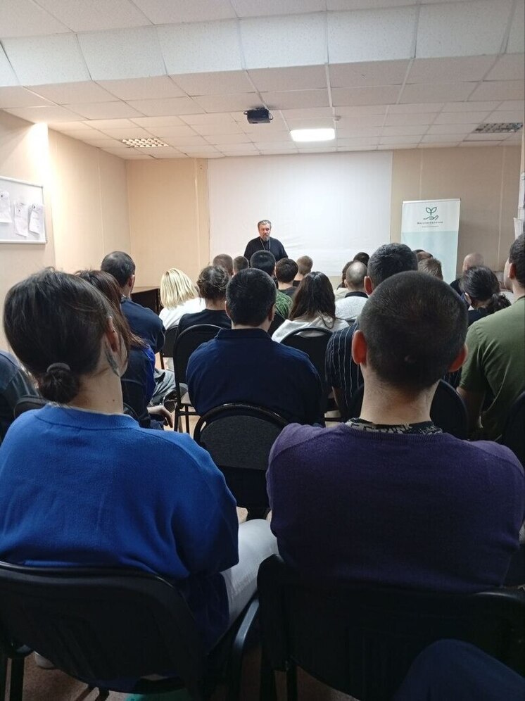 В Орловской области священник навестил подопечных в реабилитационном центре