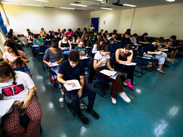 Студентов всех гуманитарных направлений обяжут изучать историю России и философию