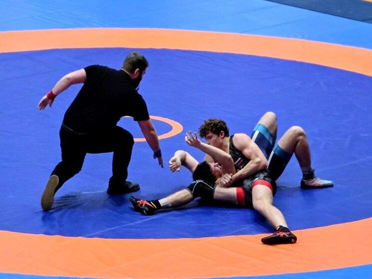 Спортсмен из ДНР стал обладателем серебра и специального приза на всероссийском юниорском турнире по греко-римской борьбе