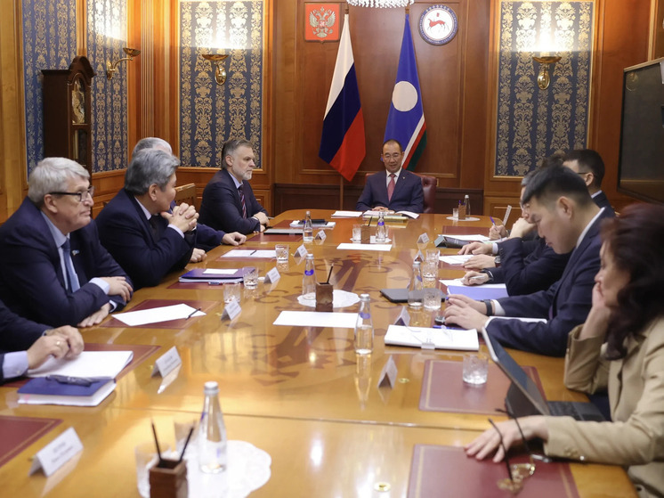 Айсен Николаев обсудил с депутатами ключевые поправки к бюджету республики