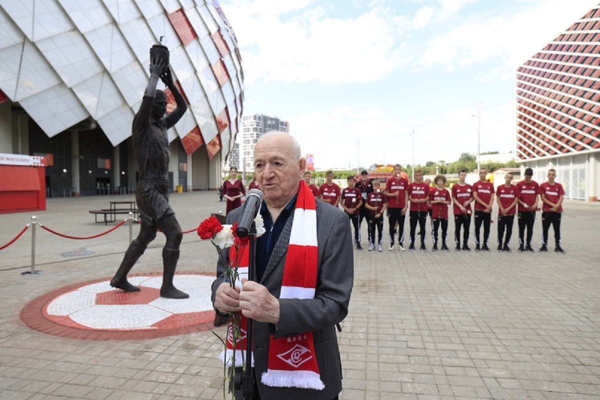 "Он человек такой, что можно сказать только положительное о нём"