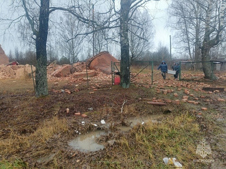 В селе в Смоленской области обрушилась водонапорная башня