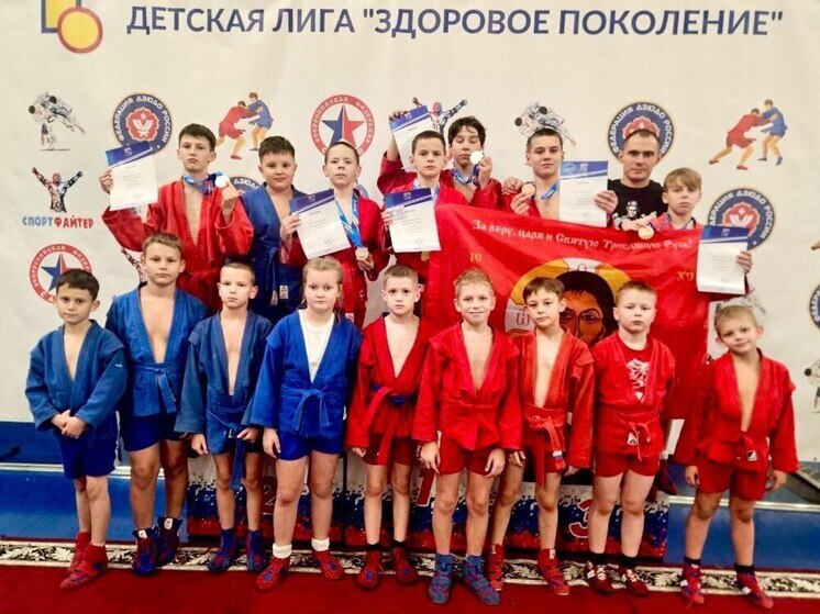 Восемь медалей везут в Карелию с турнира в Ленобласти юные самбисты