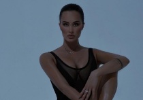 Олимпийская чемпионка по художественной гимнастике Анастасия Татарева повторила тренд, завирусившийся в соцсетях. Выполнить такой трюк могут только очень гибкие девушки.