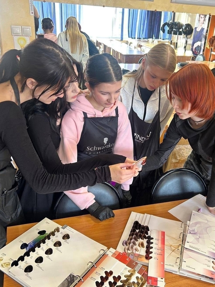 Серпуховские студенты изучили колористику