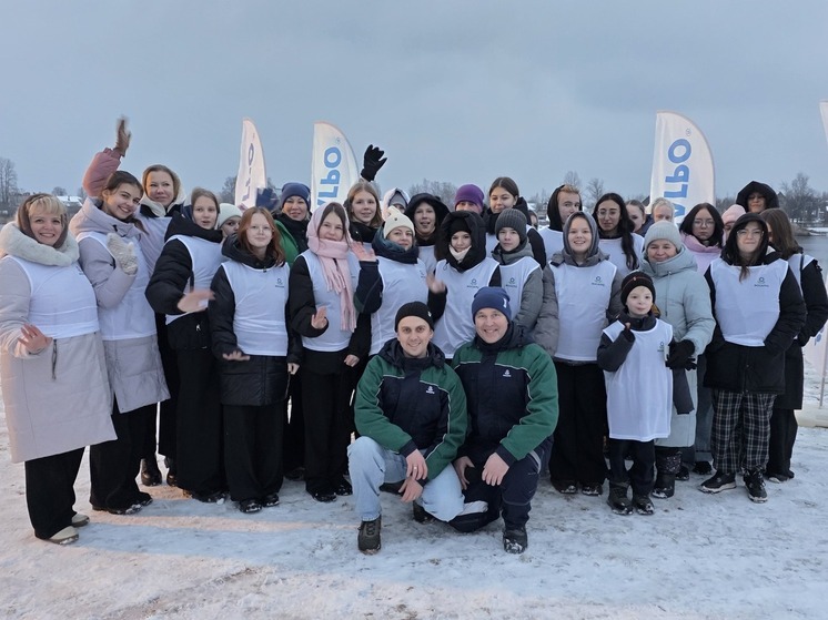 В Ленинградской области прошла экологическая акция по восстановлению популяции редкой рыбы. Компания «ФосАгро» вместе со школьниками выпустила 1800 мальков ладожского сига в реку Сясь. Об этом сообщили в пресс-службе компании.