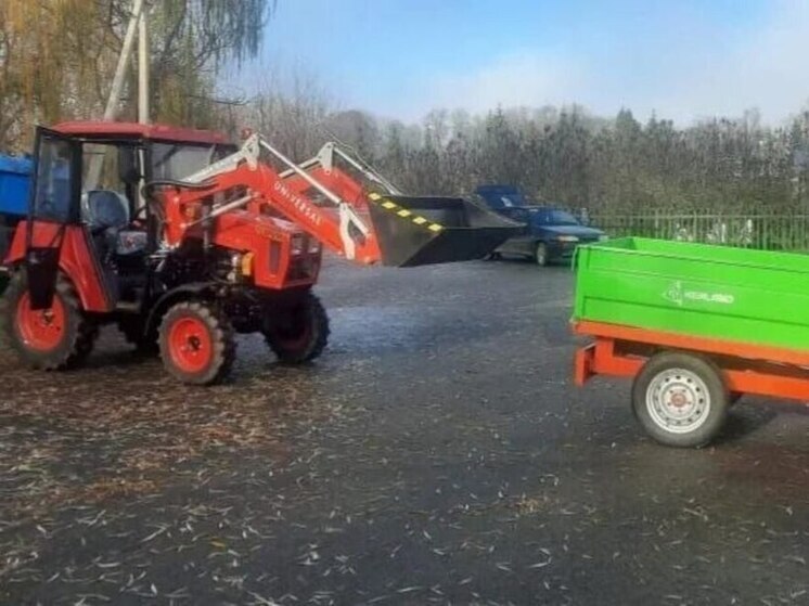 Новый «Беларус» для усадьбы Рахманинова: в Ивановке появился помощник для благоустройства