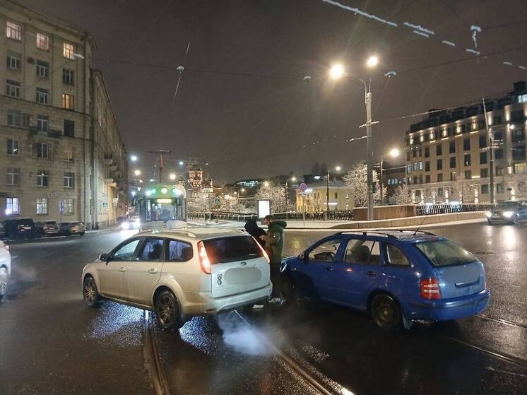 День жестянщика закончился авариями в Петроградском районе