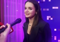 Актриса и певица Саша Морозова появилась на вручении премии лучшим мамам в театральном центре на Плющихе