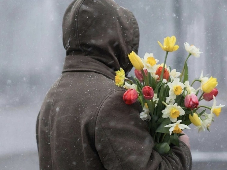 Жители Якутии теряют миллионы из-за изощренных схем мошенников: мошенник прикинулся доставщиком цветов