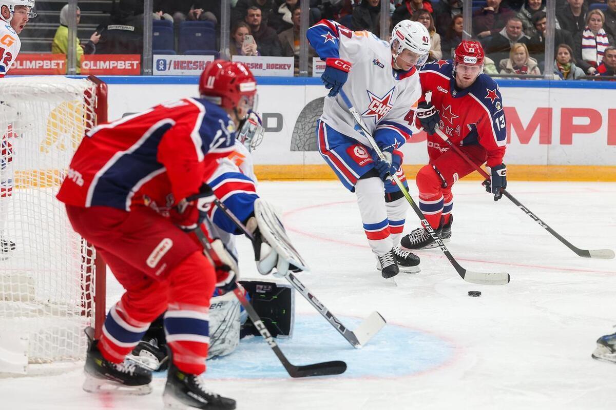 ЦСКА в Москве уступил СКА в матче КХЛ