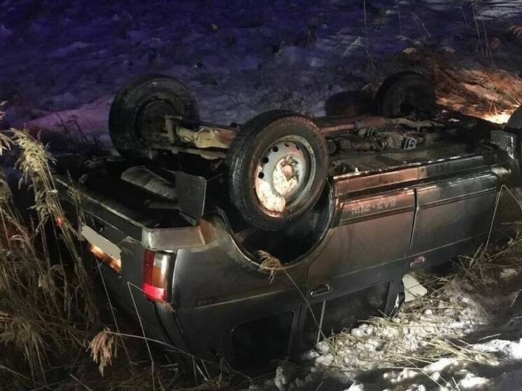 Пожилая пассажирка пострадала из-за падения легковушки в кювет в Чудовском округе