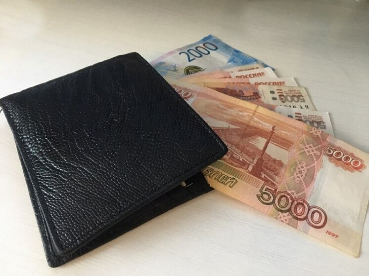 В Воронеже налоговый инспектор получила взятку за разглашение тайны