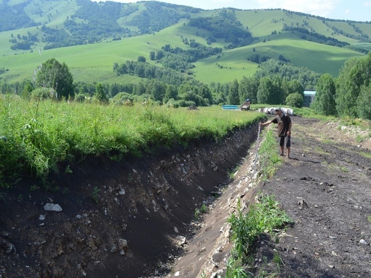 Археологи Алтайского госуниверситета совместно со специалистами Института археологии и этнографии СО РАН проводят обследование в зоне застройки игорной зоны «Сибирская монета». Исследователи отмечают, что здесь могут находиться свидетельства жизни древних кочевников.