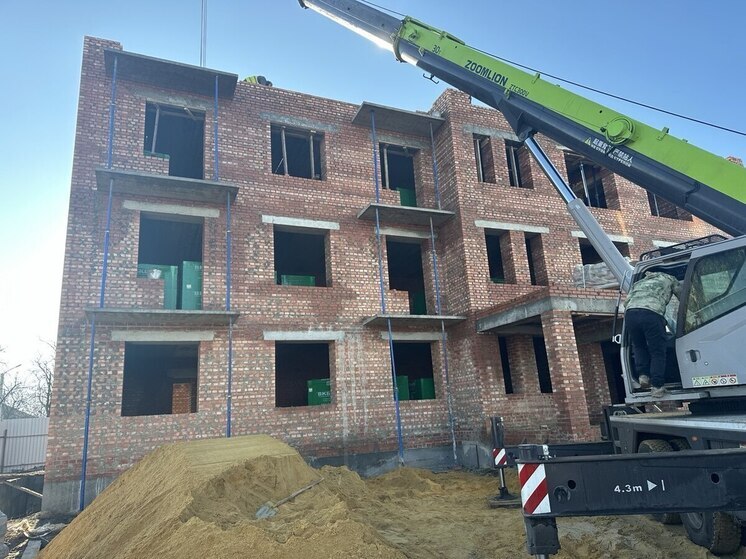 Стены и перегородки нового дома возвели ямальцы в Волновахе