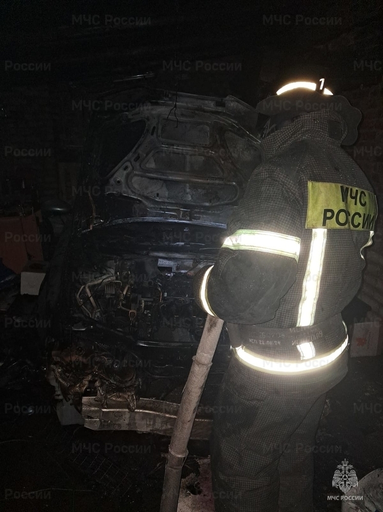 В Орле в ГСК «Сигнал» тушили пожар в гараже