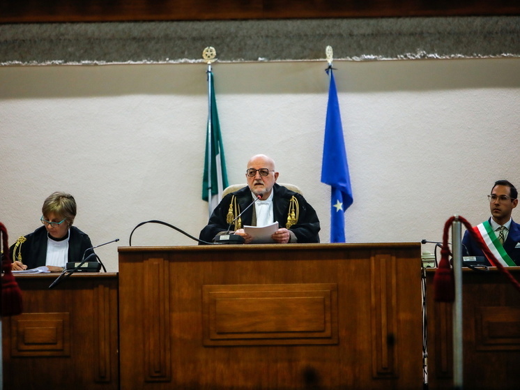 После употребления ядовитых грибов итальянский суд решил изъять у живущей в лесу семьи детей