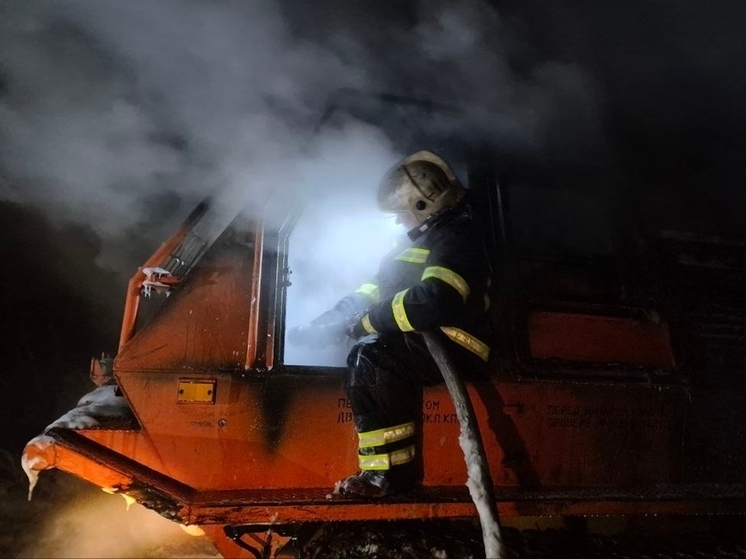 В Мурманске пожарные спасли буровую установку