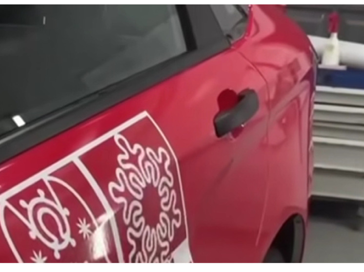 На улицы Вологды и Череповца выедет брендированное красное такси