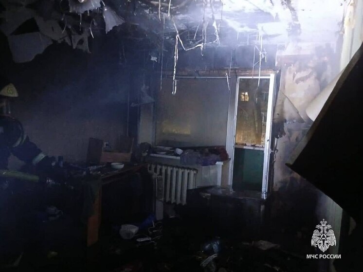 В Туле пожарные эвакуировали 6 человек из горящей «хрущевки» на Седова