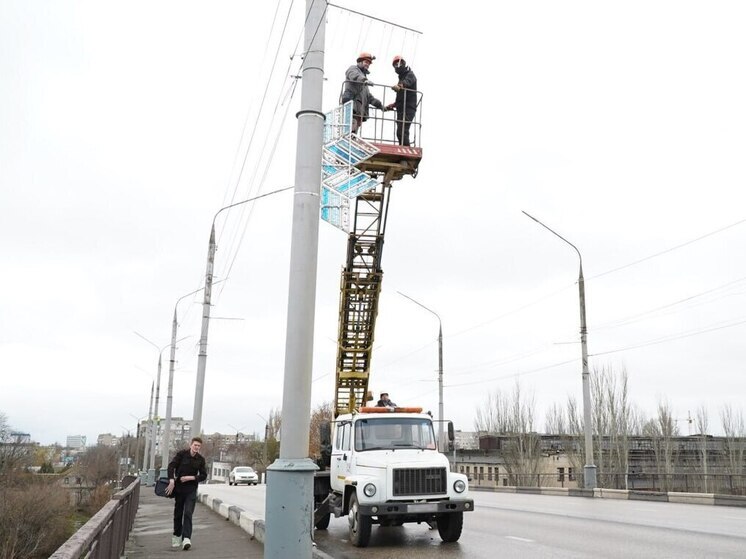 Мелитополь начали украшать к Новому году
