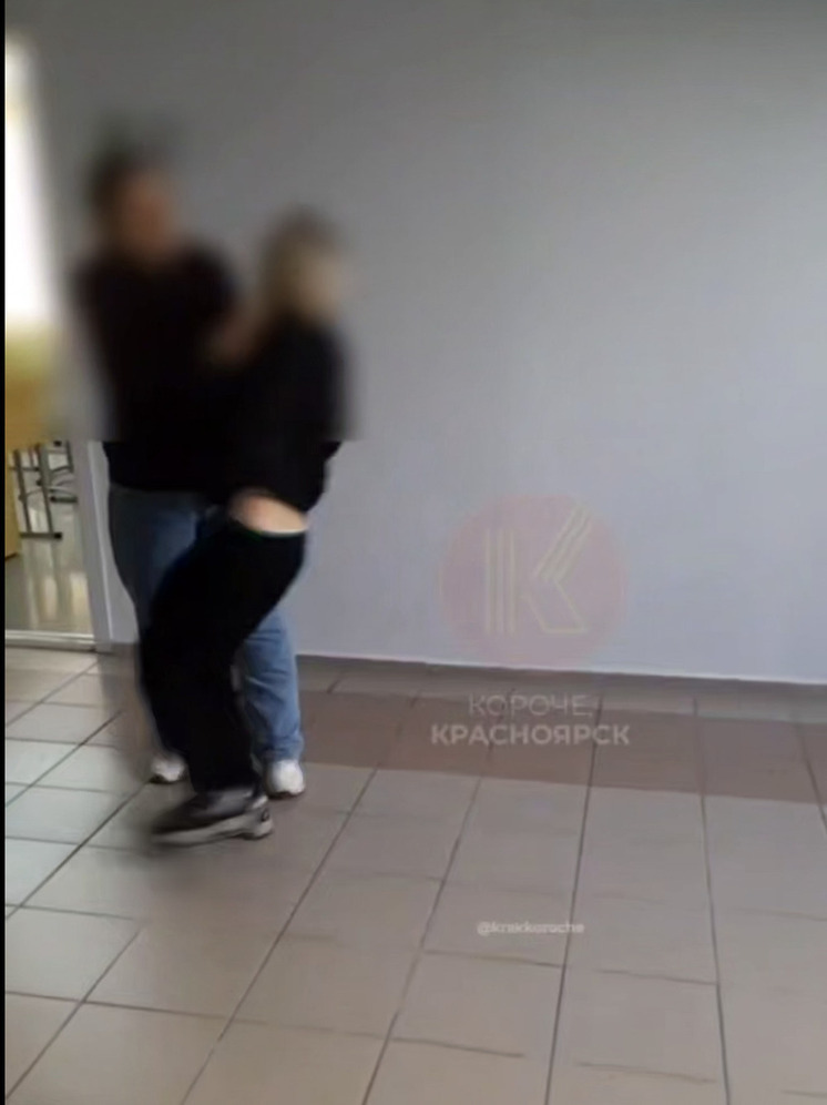 В Красноярске учительница напала на ученика из-за отказа переобуться