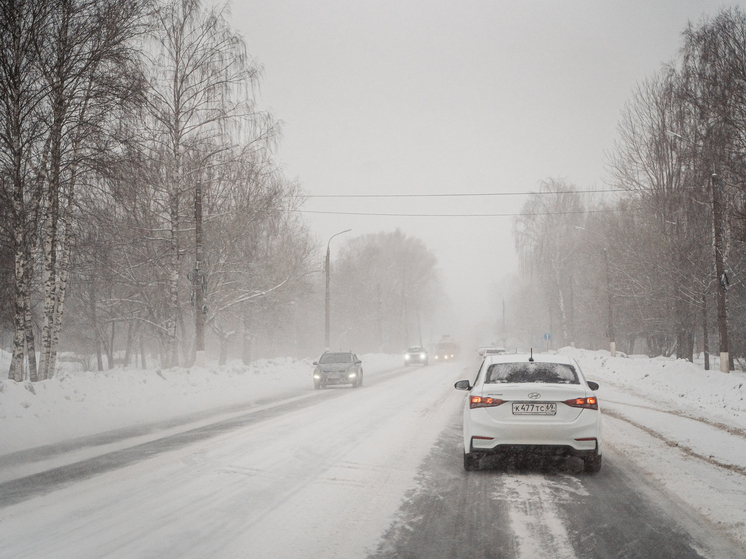 Жителей Тверской области предупреждают о гололедице на дорогах