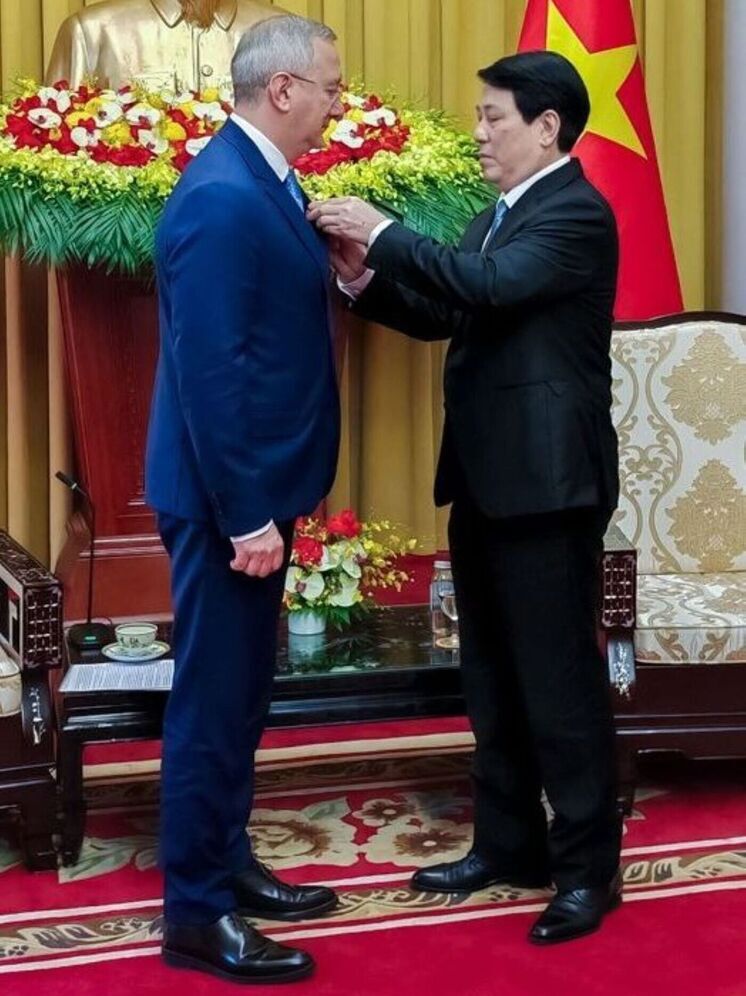 Калужского губернатора наградили во Вьетнаме