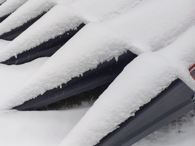 Снег в Бурятии полностью завалил трассу через перевал Даван