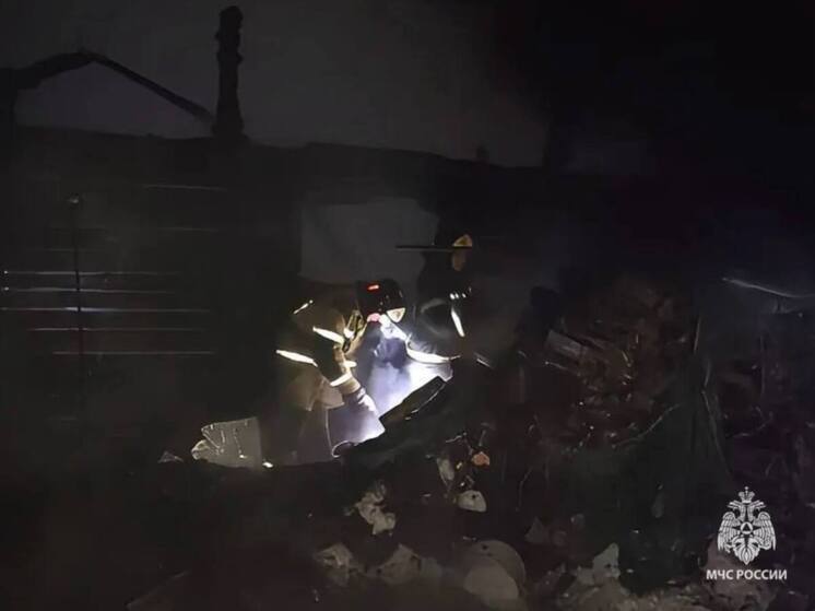 Пожарные спасли многоквартирный дом в Парфинском округе