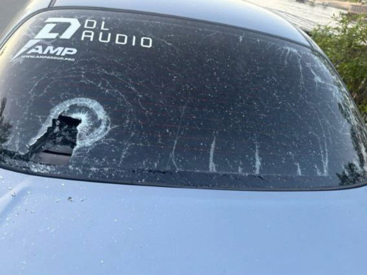 В Кандалакше автомобиль пострадал от гнева мужчины после телефонного звонка