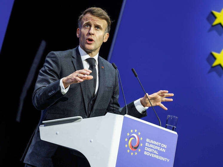 Макрон: Франция не собирается отправлять молодежь воевать на Украину