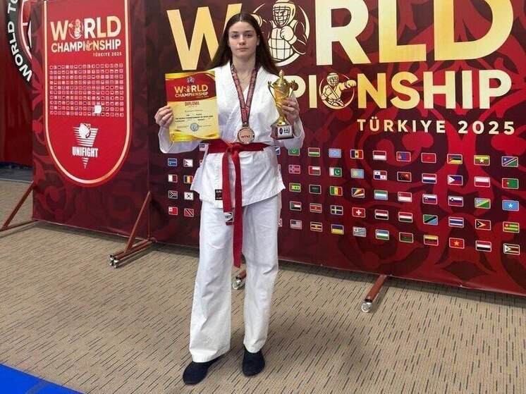 Хрупкая внешность и железная воля — именно так можно охарактеризовать Мальвину Караваеву, воспитанницу Академии ММА Серпухова, которая совсем недавно стала чемпионкой мира по универсальному бою