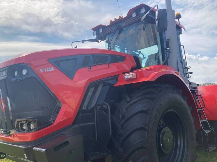 Угонщики трактора в Крестцах протаранили забор и попали в СИЗО