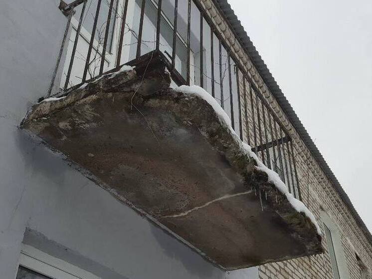 В Тихвине выявили нарушения в содержании многоквартирных домов