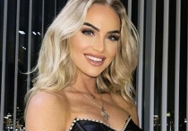 26-летняя швейцарская футболистка Алиша Леманн опубликовала результаты горячей черно-белой фотосессии. Спортсменка, которую называют самой сексуальной футболисткой в мире, предстала перед камерой с обнаженной грудью.