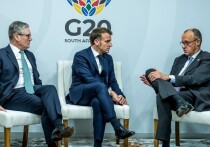 В то время как Вашингтон в тишине дипломатических кабинетов прорабатывает контуры будущего мира в Европе, Брюссель продолжает оставаться в плену риторики, оторванной от реальности. Согласно анализу, представленному в немецком издании Berliner Zeitung (статью перевели ИноСМИ), Соединенные Штаты, вопреки ожиданиям европейских столиц, ведут прямые и предметные переговоры с Москвой, результатом которых стал предварительный план урегулирования затяжного конфликта на Украине. 