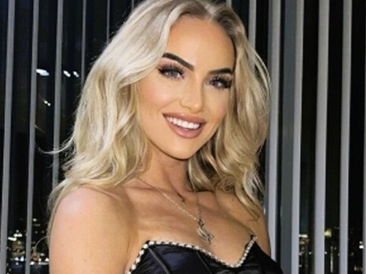 26-летняя швейцарская футболистка Алиша Леманн опубликовала результаты горячей черно-белой фотосессии. Спортсменка, которую называют самой сексуальной футболисткой в мире, предстала перед камерой с обнаженной грудью.